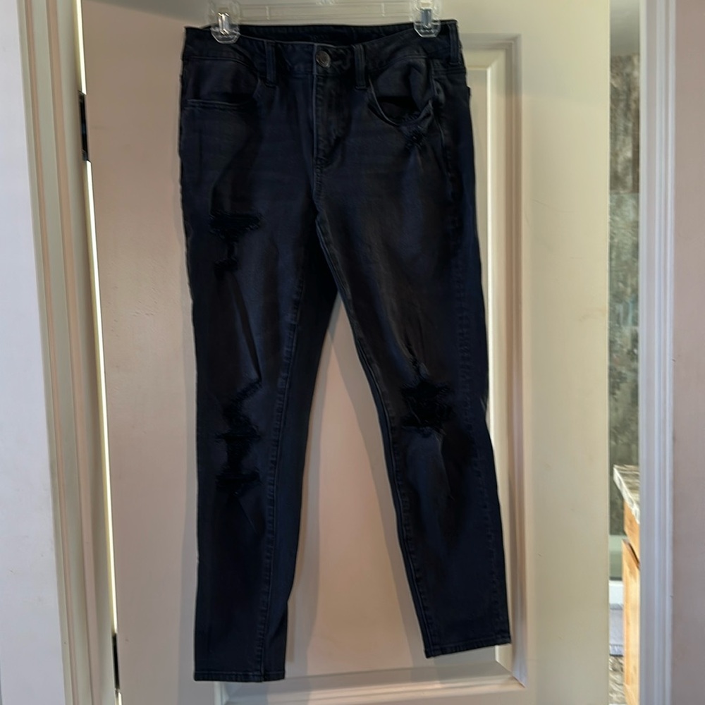 Like new American Eagle size 6 black jeans super stretch